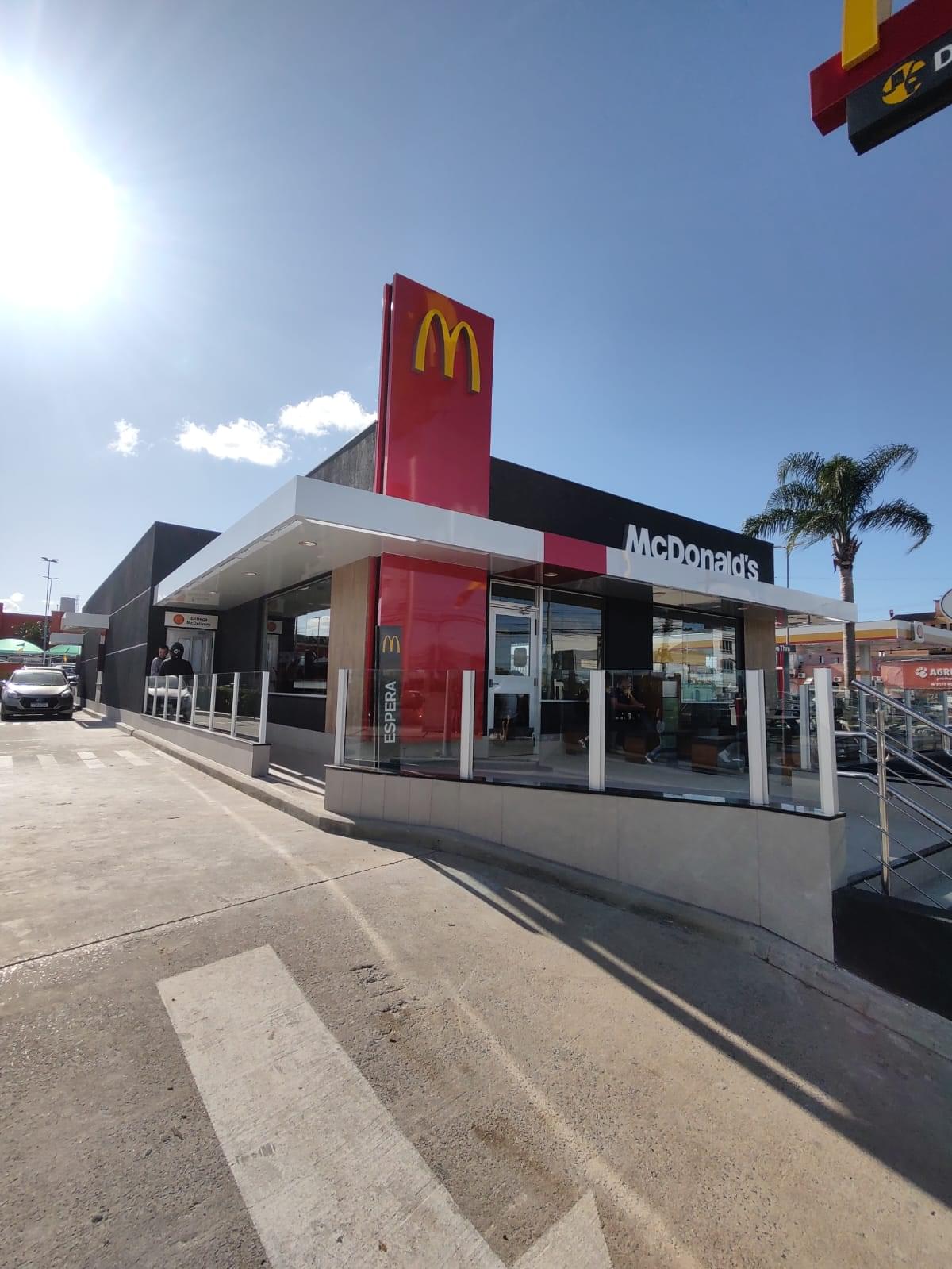 Fachada em ACM realizada pela FC Signs — projeto 1